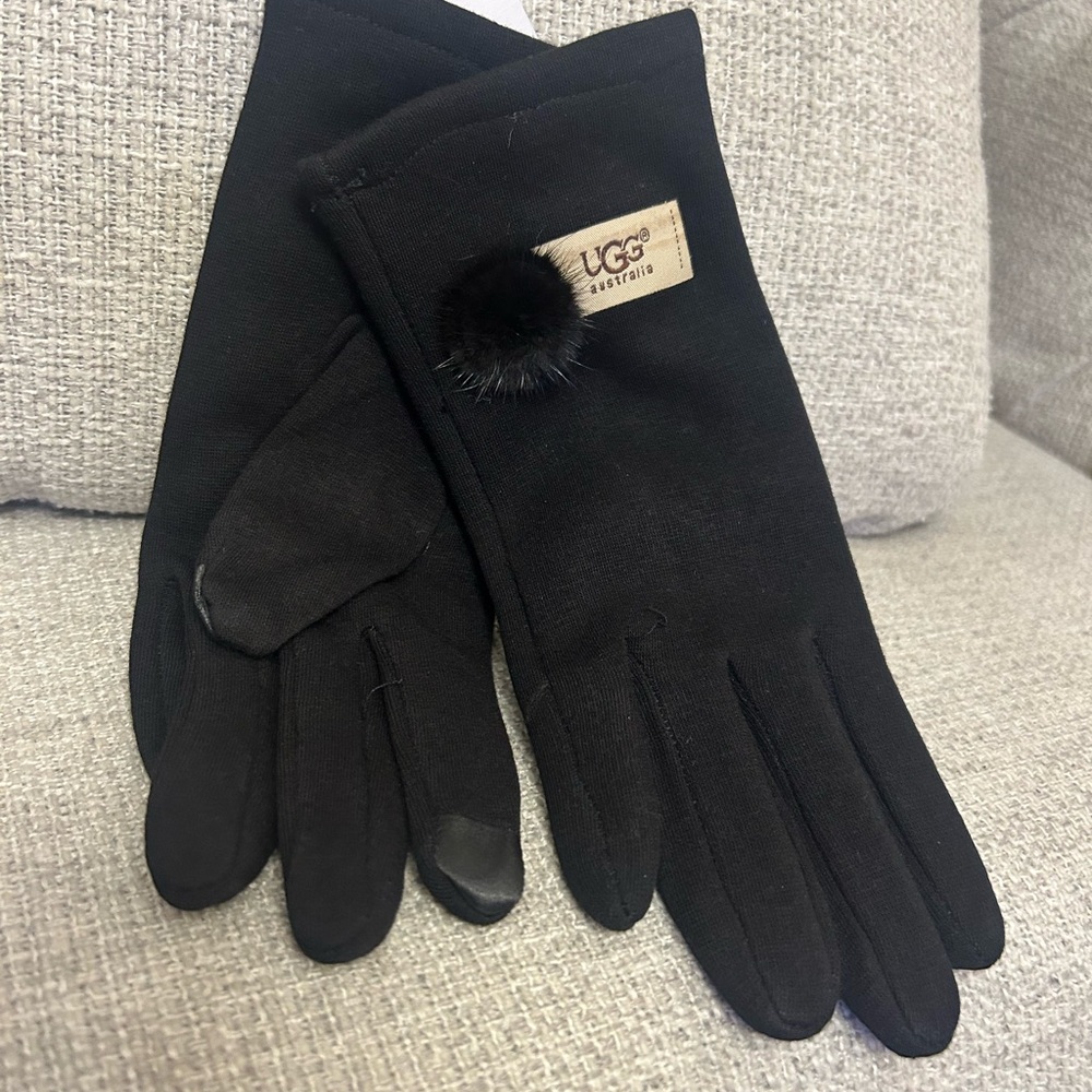 NWT UGG velvety, soft, quality, stretchy, comfortable,touchscreen accessible